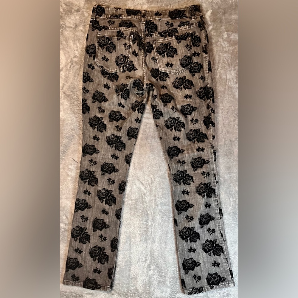 Chico's Platinum Denim Grey Jeans w/ Black Floral pattern (See chart in pics) - Picture 6 of 9